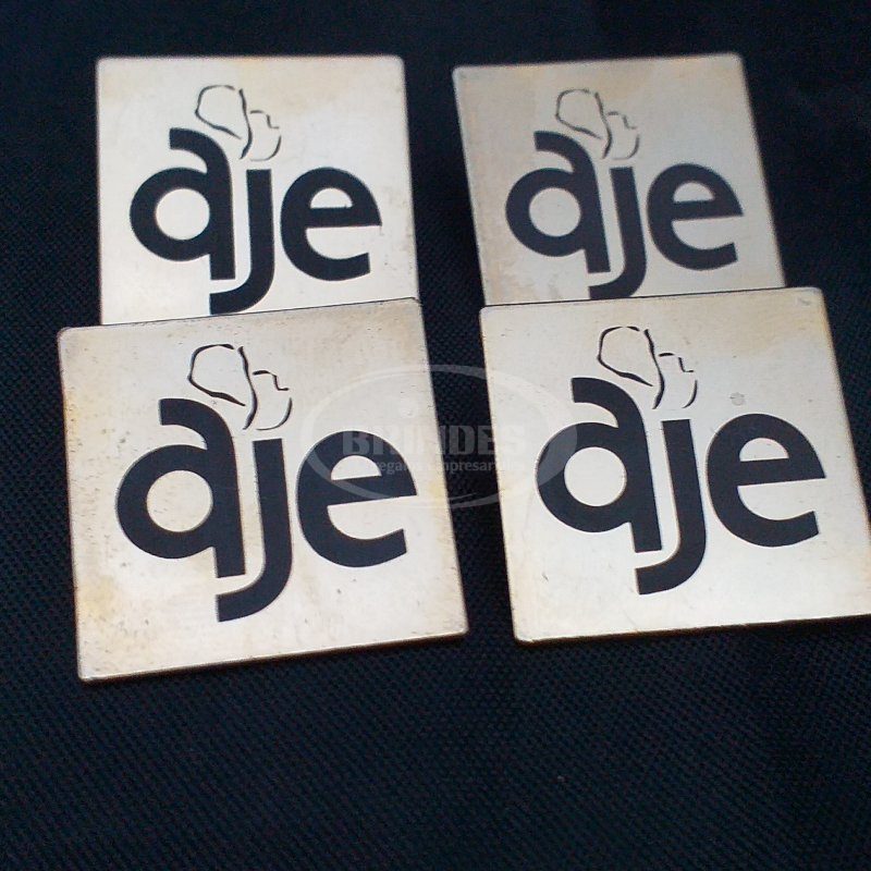 Pin Metal Cuadrado con Grabado Láser